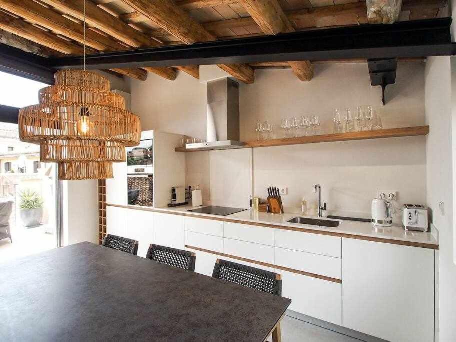 Velo Vern 3 Luxury Penthouse W Views Of City Wall Girona Bagian luar foto