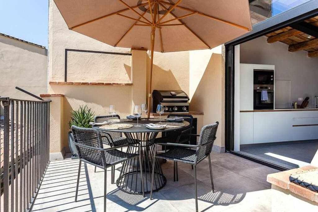Velo Vern 3 Luxury Penthouse W Views Of City Wall Girona Bagian luar foto