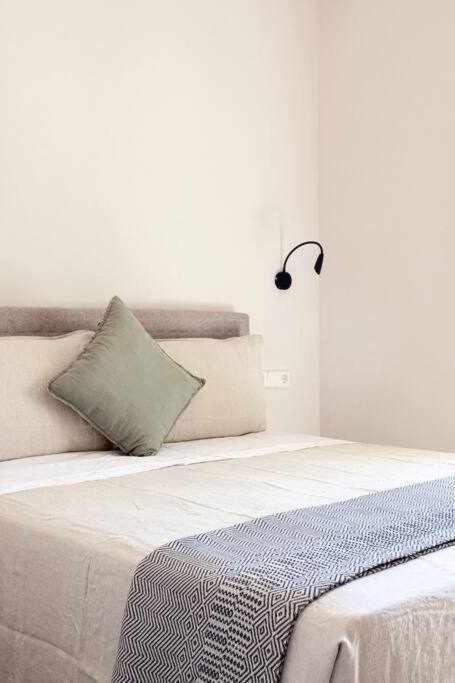 Velo Vern 3 Luxury Penthouse W Views Of City Wall Girona Bagian luar foto