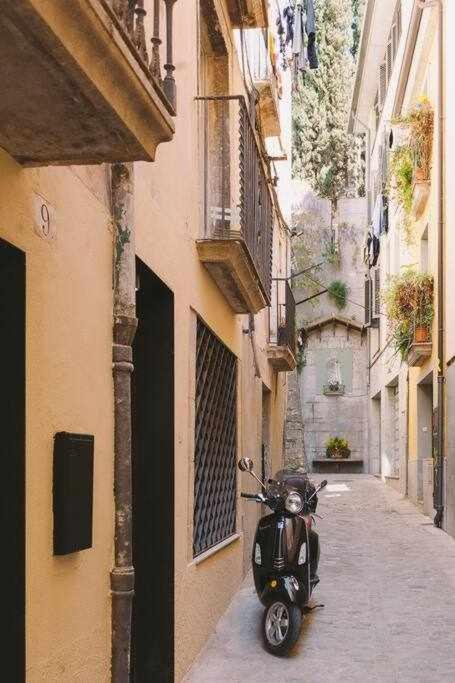 Velo Vern 3 Luxury Penthouse W Views Of City Wall Girona Bagian luar foto