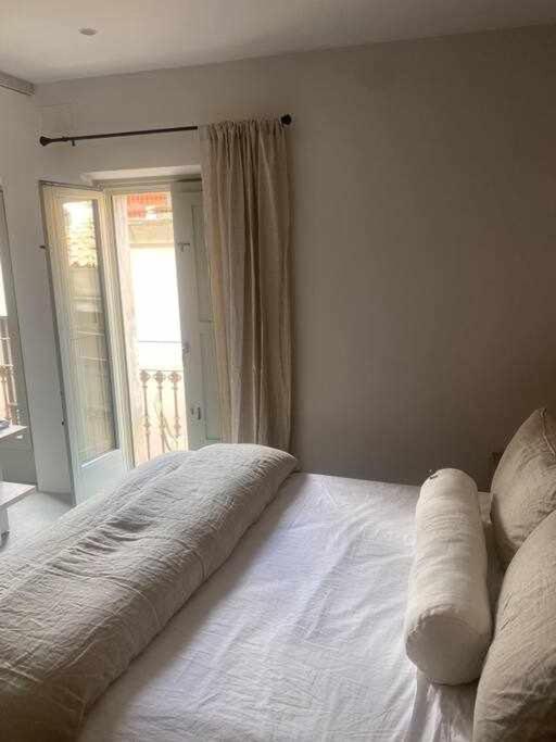 Velo Vern 3 Luxury Penthouse W Views Of City Wall Girona Bagian luar foto