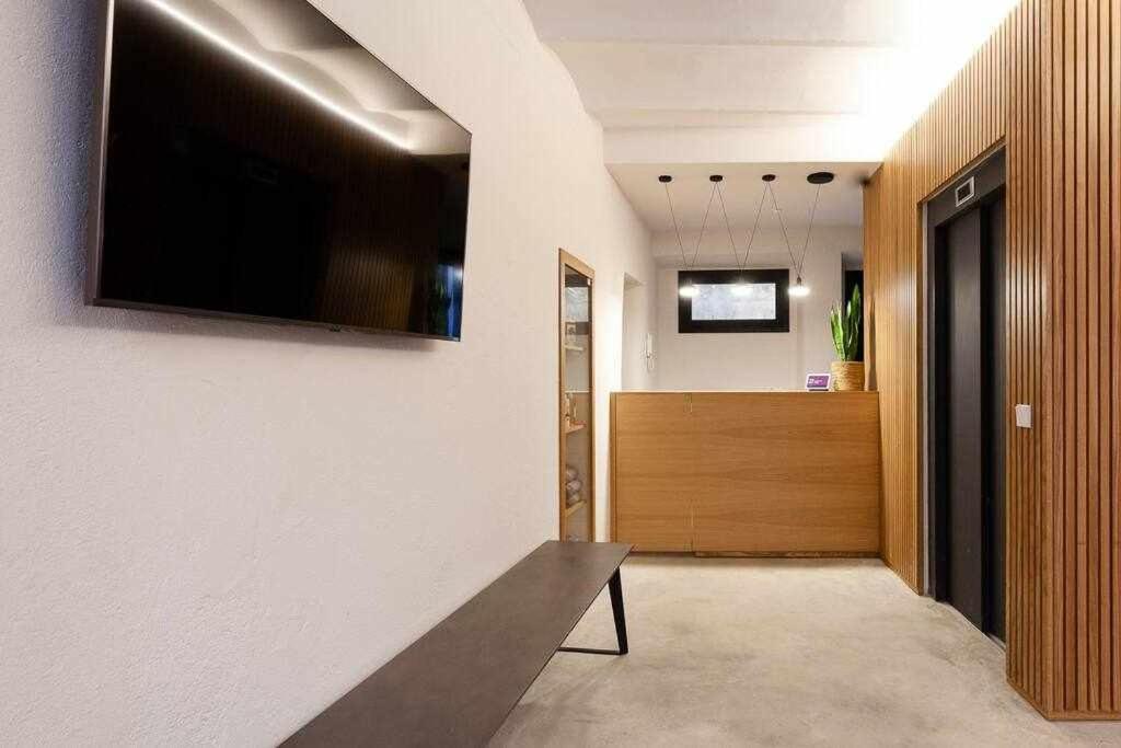 Velo Vern 3 Luxury Penthouse W Views Of City Wall Girona Bagian luar foto
