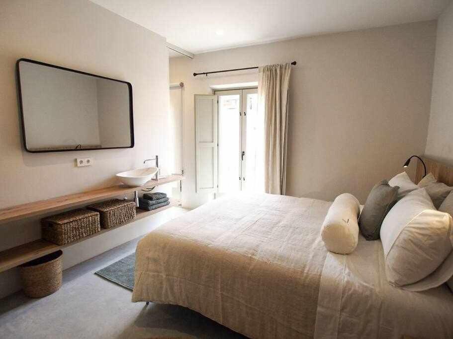 Velo Vern 3 Luxury Penthouse W Views Of City Wall Girona Bagian luar foto